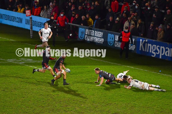 280122 - Ulster v Scarlets - United Rugby Championship - Shaun Evans of Scarlets knocks the ball forward