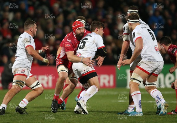291119 - Ulster v Scarlets - Guinness PRO14 -  Ulster's Louis Ludik and Scarlet's Blade Thomson