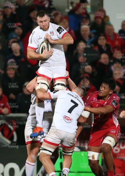 291119 - Ulster v Scarlets - Guinness PRO14 -  Ulster's Alan O'Connor and Scarlet's Sam Lousi