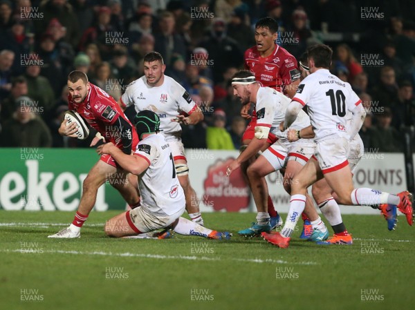 291119 - Ulster v Scarlets - Guinness PRO14 -  Ulster's Eric O'Sullivan and Scarlet's Paul Asquith
