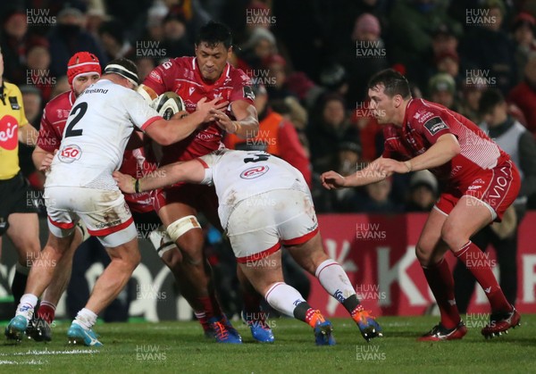 291119 - Ulster v Scarlets - Guinness PRO14 -  Ulster's Rob Herring and Scarlet's Sam Lousi