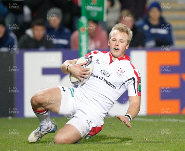 071213 - Ulster v Treviso - Heineken Cup - Luke Marshall of Ulster scores the second try for Ulster(c) Huw Evans Agency