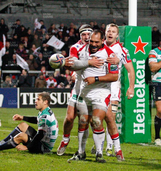 071213 - Ulster v Treviso - Heineken Cup - John Afoa is congratulated by Rob Herring on scoring the third try for Ulster (c) Huw Evans Agency