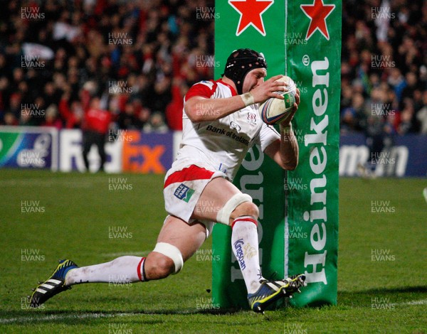 071213 - Ulster v Treviso - Heineken Cup - Dan Tuohy goes over to score the fourth try for Ulster(c) Huw Evans Agency