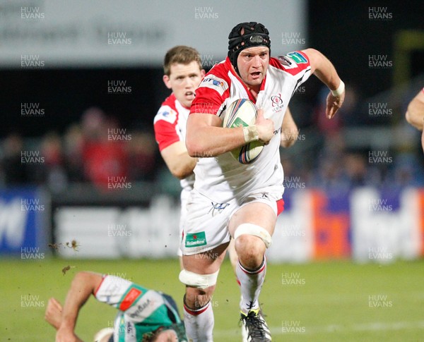 071213 - Ulster v Treviso - Heineken Cup - Dan Tuohy breaks the tackle from Dean Budd of Trevisio to score the fouth try for Ulster(c) Huw Evans Agency