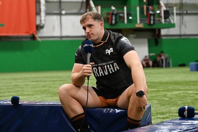 160926 - URC Content Day - Morgan Morse of Ospreys