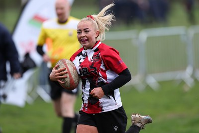 150424 - Urdd WRU Sevens, Cardiff - Action from Girls Cup Final, Coleg Llandovery v Coleg Gwent