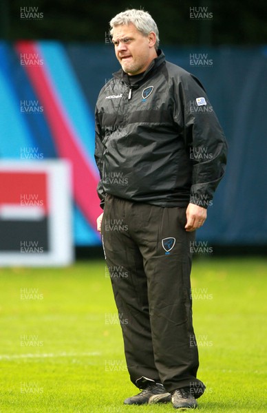 150915 - Uruguay Rugby Training - Head Coach Pablo Lemoine during training