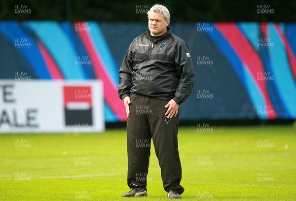 150915 - Uruguay Rugby Training - Head Coach Pablo Lemoine during training