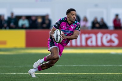 131225 - US Montauban v Ospreys - EPCR Challenge Cup - Keelan Giles of Ospreys