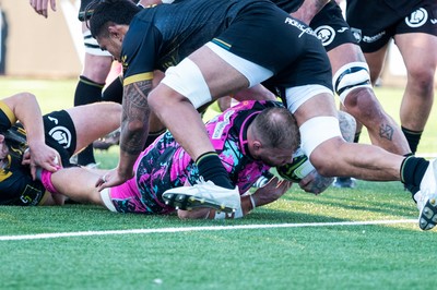 131225 - US Montauban v Ospreys - EPCR Challenge Cup - Ross Moriarty of Ospreys scores a try