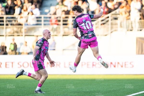131225 - US Montauban v Ospreys - EPCR Challenge Cup - Jack Walsh of Ospreys celebrates scoring a try