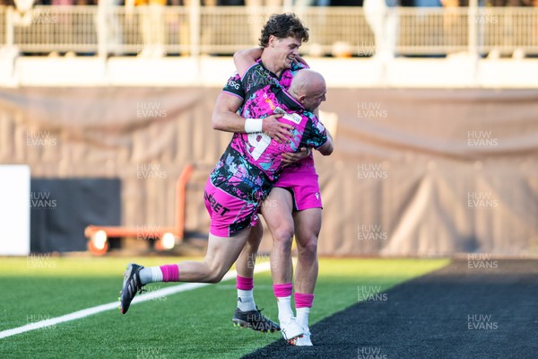 131225 - US Montauban v Ospreys - EPCR Challenge Cup - Jack Walsh of Ospreys celebrates scoring a try