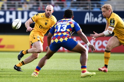 071225 - USA Perpignan v Dragons RFC - EPCR Challenge Cup - Cai Evans of Dragons RFC