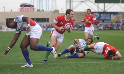06.06.09 - USA Eagles v Wales - Wales' Mark Jones runs in to score try. 