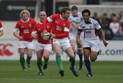 06.06.09 USA v Wales... Wales'  Nicky Robinson passes. 