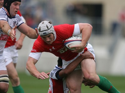 06.06.09 USA v Wales... Wales'  Jonathan Davies is tackled by USA's Ata Maiifa. 