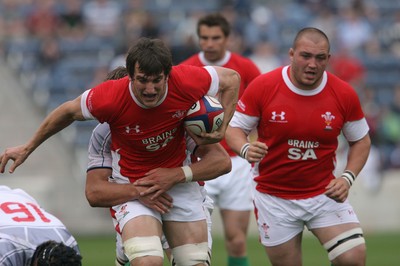 06.06.09 USA v Wales... Wales'  Sam Warburton finds some space. 