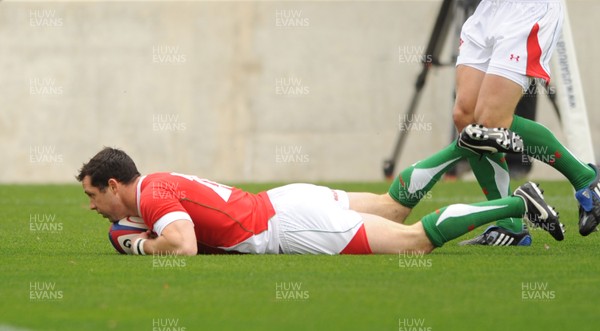 06.06.09 - USA Eagles v Wales - Wales' Gareth Cooper scores try. 