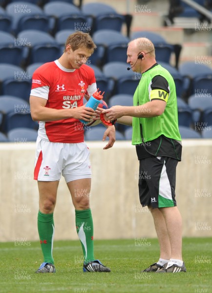 06.06.09 - USA Eagles v Wales - Wales' Dan Biggar kicks at goal as Neil Jenkins looks on. 