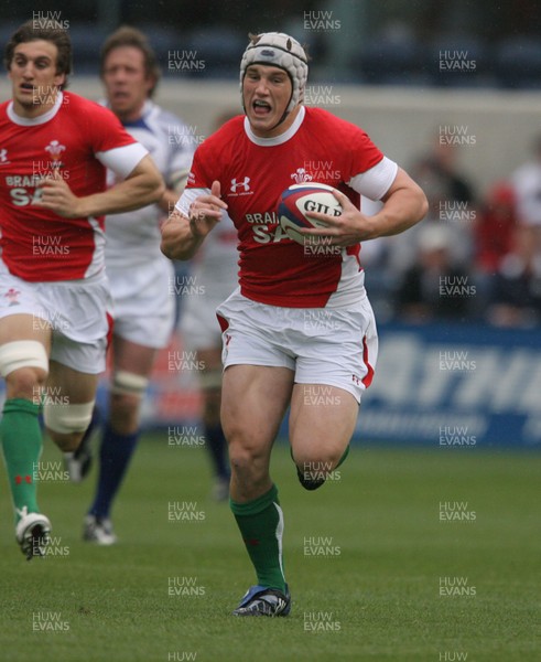 06.06.09 USA v Wales... Wales'  Jonathan Davies runs in to score try. 