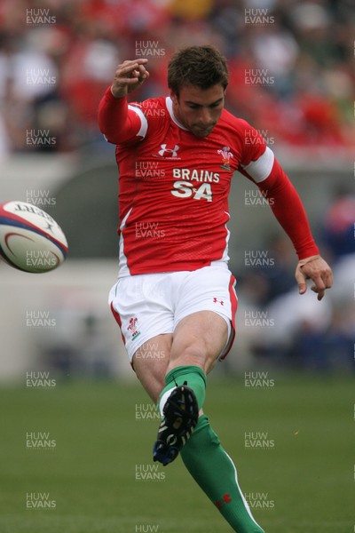 06.06.09 USA v Wales... Wales'  Nicky Robinson converts. 