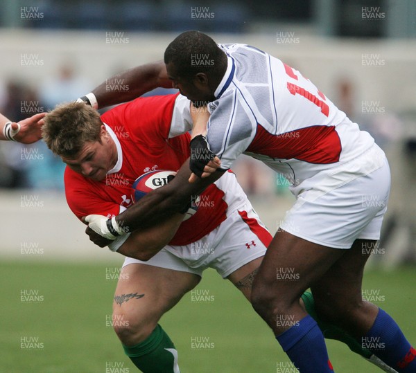 06.06.09 USA v Wales... Wales'  Richard Hibbard is tackled by USA's Alipate Tuilevuka. 