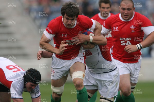 06.06.09 USA v Wales... Wales'  Sam Warburton finds some space. 