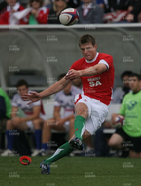 06.06.09 USA v Wales... Wales'  Dan Biggar converts.. 