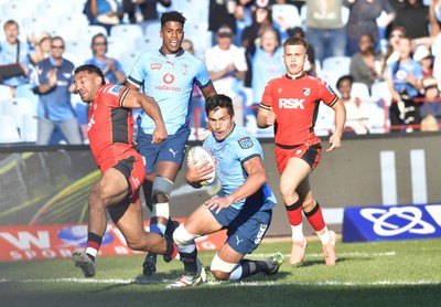 100525 - Vodacom Bulls v Cardiff Rugby - United Rugby Championship -  Harold Foster of the Bulls wins possession under pressure and score a try