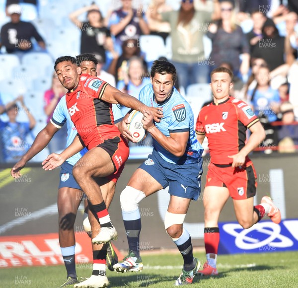 100525 - Vodacom Bulls v Cardiff Rugby - United Rugby Championship -  Harold Foster of the Bulls wins possession under pressure and score a try