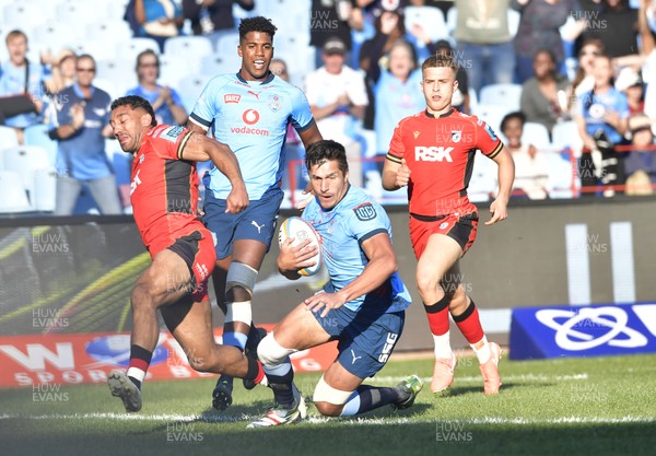 100525 - Vodacom Bulls v Cardiff Rugby - United Rugby Championship -  Harold Foster of the Bulls wins possession under pressure and score a try