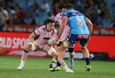 200326 - Vodacom Bulls v Cardiff Rugby - United Rugby Championship - Taine Basham of Cardiff in action with Cobus Wiese of Vodacom Bulls