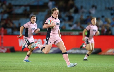 200326 - Vodacom Bulls v Cardiff Rugby - United Rugby Championship - Dan Thomas of Cardiff in action