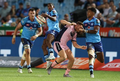 200326 - Vodacom Bulls v Cardiff Rugby - United Rugby Championship - Callum Sheedy of Cardiff in action with Cheswill Jooste of Vodacom Bulls