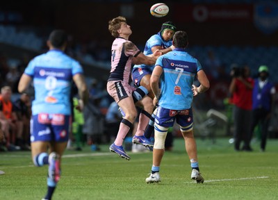 200326 - Vodacom Bulls v Cardiff Rugby - United Rugby Championship - Jacob Beetham of Cardiff in action with Kurt-Lee Arendse of Vodacom Bulls