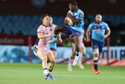 200326 - Vodacom Bulls v Cardiff Rugby - United Rugby Championship - Cheswill Jooste of Vodacom Bulls in action with Mason Grady of Cardiff