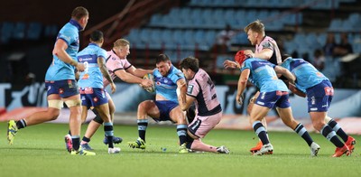 200326 - Vodacom Bulls v Cardiff Rugby - United Rugby Championship - Francois Klopper of Vodacom Bulls in action with Sam Wainwright of Cardiff