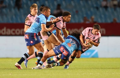 200326 - Vodacom Bulls v Cardiff Rugby - United Rugby Championship - Stedman Gans of Vodacom Bulls in action with Harri Millard of Cardiff