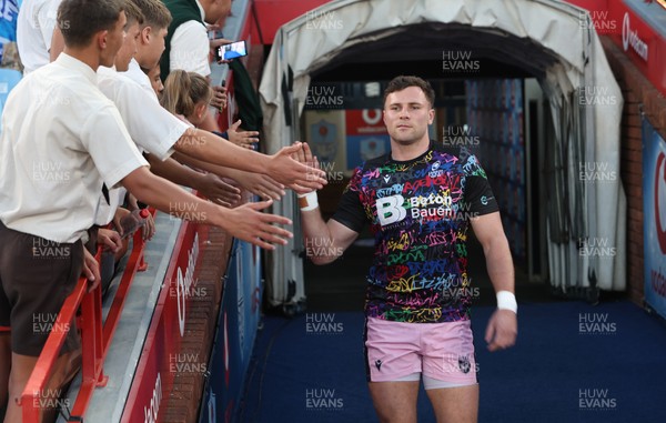 200326 - Vodacom Bulls v Cardiff Rugby - United Rugby Championship - Mason Grady of Cardiff greets fans