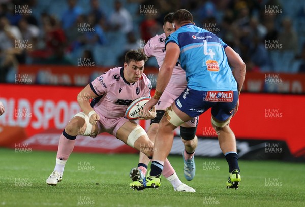 200326 - Vodacom Bulls v Cardiff Rugby - United Rugby Championship - Taine Basham of Cardiff in action with Cobus Wiese of Vodacom Bulls