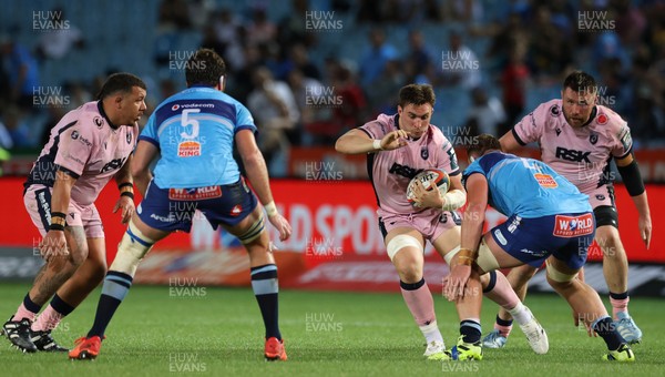 200326 - Vodacom Bulls v Cardiff Rugby - United Rugby Championship - Taine Basham of Cardiff in action with Cobus Wiese of Vodacom Bulls