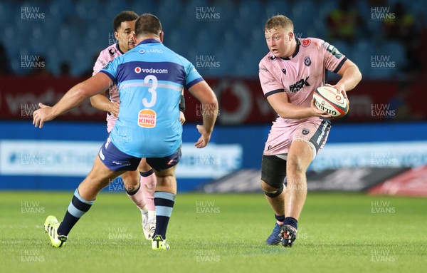 200326 - Vodacom Bulls v Cardiff Rugby - United Rugby Championship - Rhys Barratt of Cardiff in action with Francois Klopper of Vodacom Bulls