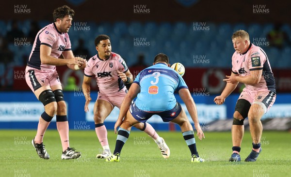 200326 - Vodacom Bulls v Cardiff Rugby - United Rugby Championship - Rhys Barratt of Cardiff in action with Francois Klopper of Vodacom Bulls