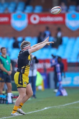170525 - Vodacom Bulls v Dragons RFC - United Rugby Championship - Brodie Coghlan of Dragons throws in to a line out