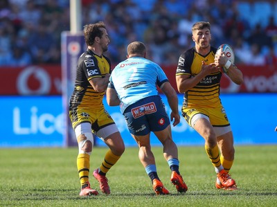 170525 - Vodacom Bulls v Dragons RFC - United Rugby Championship - Rhodri Williams of Dragons, Akker van der Merwe of Bulls and Harry Rees-Weldon of Dragons 