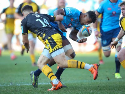170525 - Vodacom Bulls v Dragons RFC - United Rugby Championship - Harry Rees-Weldon of the Dragons dislodges the ball from Canan Moodie of the Vodacom Blue Bulls