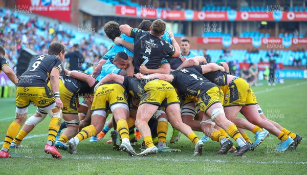 170525 - Vodacom Bulls v Dragons RFC - United Rugby Championship - Vodacom Bulls driving forward