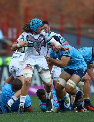 270424 - Vodacom Bulls v Ospreys - United Rugby Championship - Justin Tipuric of Ospreys 