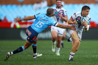 270424 - Vodacom Bulls v Ospreys - United Rugby Championship - Max Nagy of Ospreys looks to get past Willie Le Roux of Bulls 